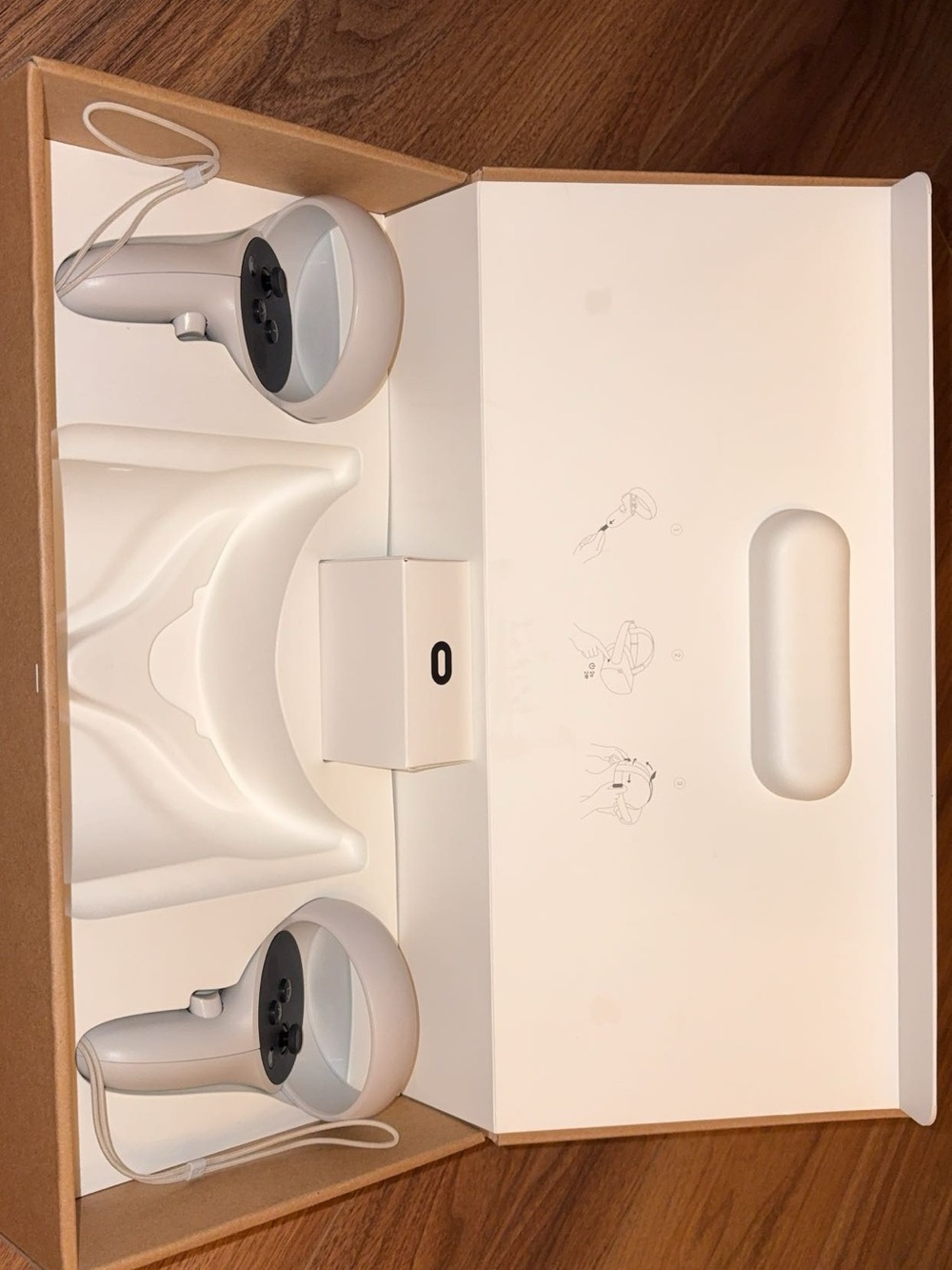 Oculus Quest 2 Headset with Comfort Pad and Controllers-original box and parts - Picture 7 of 8